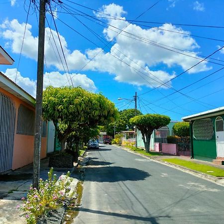 Casa Robles - Room Close To Airport #2 마나과 외부 사진