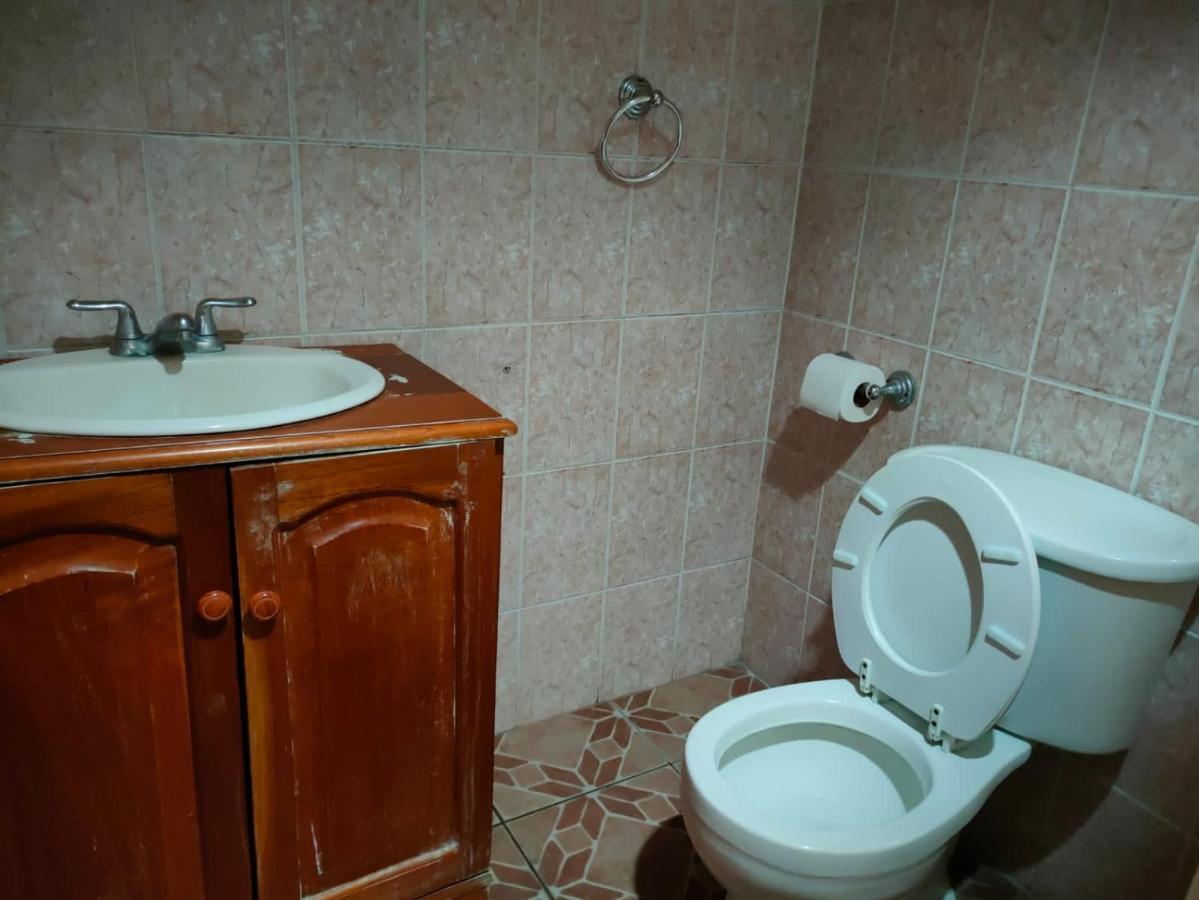 Casa Robles - Room Close To Airport #2 마나과 외부 사진